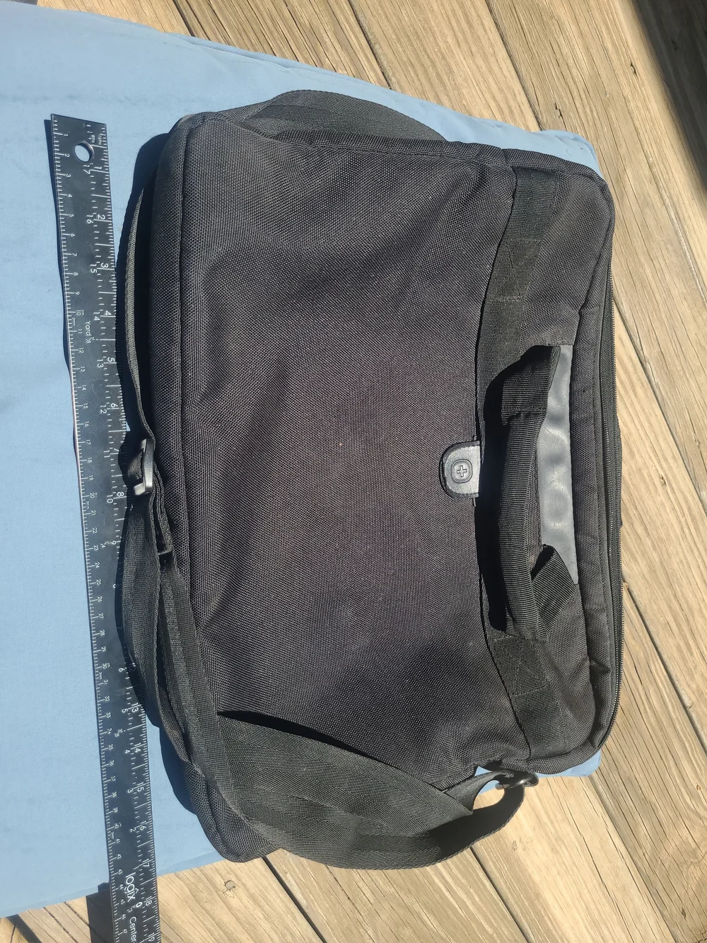 Swiss Gear SA8733 Black TSA Friendly ScanSmart Laptop Messenger Bag